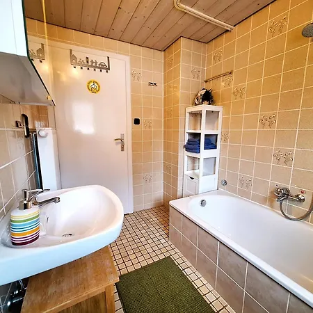 Haus Hindelang - 2 Fewos Mit Zugspitzblick, Inkl Koenigscard, Gratis Parken & Wlan, Self Check-in, 5 Minuten Ins Zentrum Apartmán