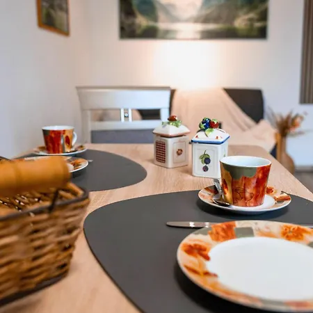 Haus Hindelang - 2 Fewos Mit Zugspitzblick, Inkl Koenigscard, Gratis Parken & Wlan, Self Check-in, 5 Minuten Ins Zentrum דירה נסלוואנג