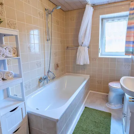 Haus Hindelang - 2 Fewos Mit Zugspitzblick, Inkl Koenigscard, Gratis Parken & Wlan, Self Check-in, 5 Minuten Ins Zentrum *