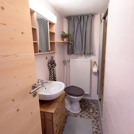 Haus Hindelang - 2 Fewos Mit Zugspitzblick, Inkl Koenigscard, Gratis Parken & Wlan, Self Check-in, 5 Minuten Ins Zentrum *