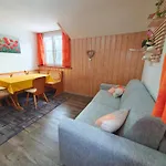 Haus Hindelang - 2 Fewos Mit Zugspitzblick, Inkl Koenigscard, Gratis Parken & Wlan, Self Check-in, 5 Minuten Ins Zentrum * Nesselwang