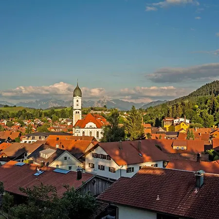 Haus Hindelang - 2 Fewos Mit Zugspitzblick, Inkl Koenigscard, Gratis Parken & Wlan, Self Check-in, 5 Minuten Ins Zentrum Apartament Nesselwang