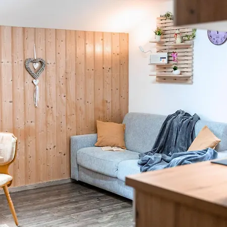 Apartament Haus Hindelang - 2 Fewos Mit Zugspitzblick, Inkl Koenigscard, Gratis Parken & Wlan, Self Check-in, 5 Minuten Ins Zentrum Nesselwang