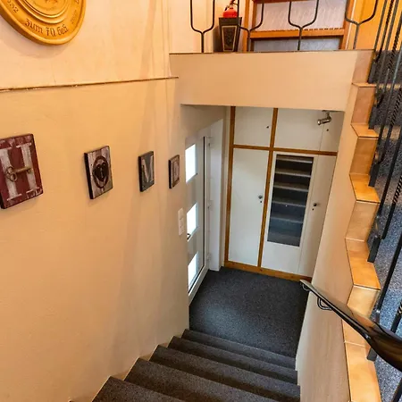 Haus Hindelang - 2 Fewos Mit Zugspitzblick, Inkl Koenigscard, Gratis Parken & Wlan, Self Check-in, 5 Minuten Ins Zentrum Apartament *
