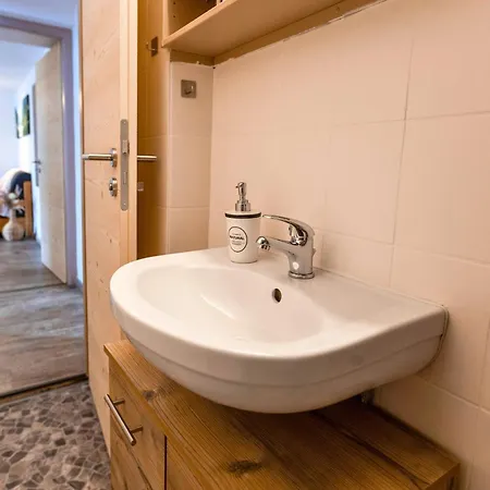 Haus Hindelang - 2 Fewos Mit Zugspitzblick, Inkl Koenigscard, Gratis Parken & Wlan, Self Check-in, 5 Minuten Ins Zentrum *